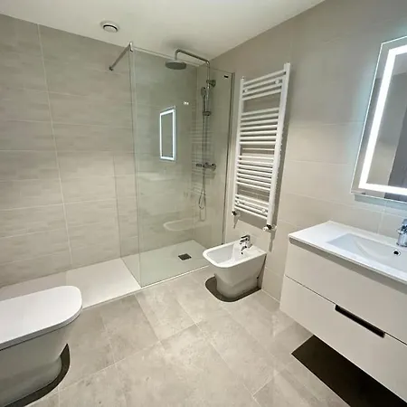 New Port, Free Parking Ybh 5a Apartment *